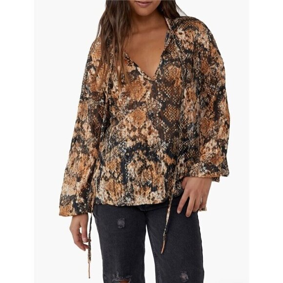 Free People Women’s Sz XS Out For The Night Snake Combo Print Boho Top Shirt New - Picture 1 of 13